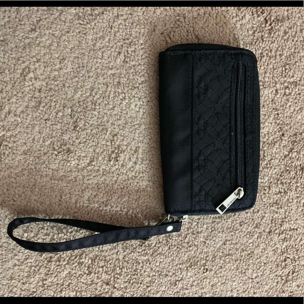 Black hand clutch